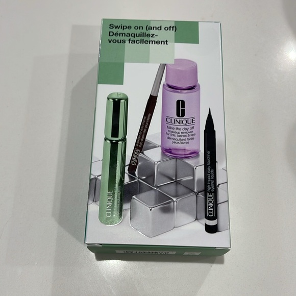 Clinique, Swipe On (And Off) gift set 🎁💝, New, Unopened - Picture 2 of 5